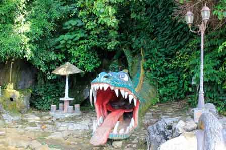 Patung Naga Raksasa yang menjadi legenda Kota Tapaktuan 